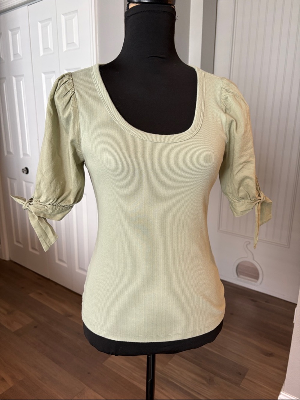 GAP Pale Green Scoop Neck Puff Sleeve Top